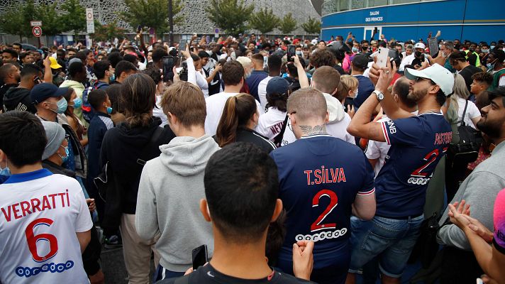  - Telediario 2 | París espera con ansia la llegada de Leo Messi