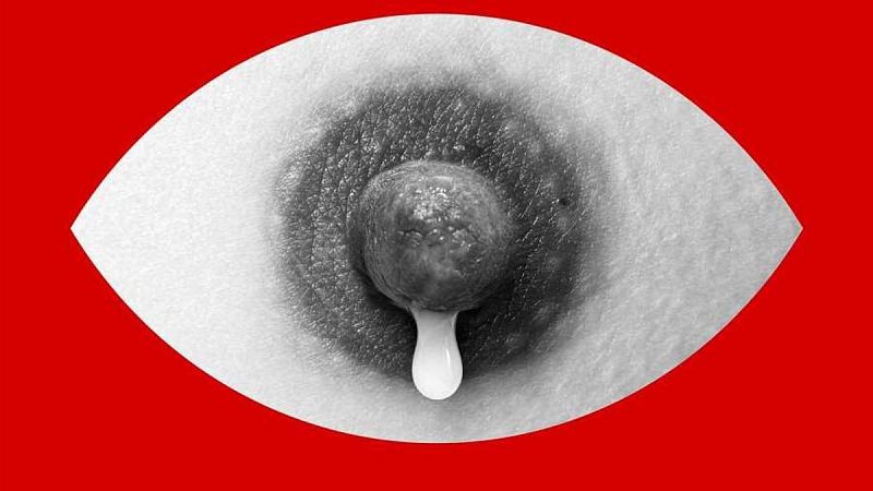 El cartel de 'Madres paralelas', de Almodóvar, se enfrenta a la censura de las redes sociales