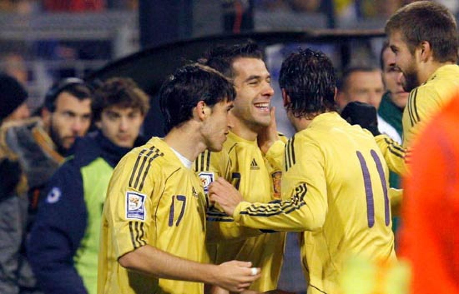 España sella el pleno con goleada | Ver