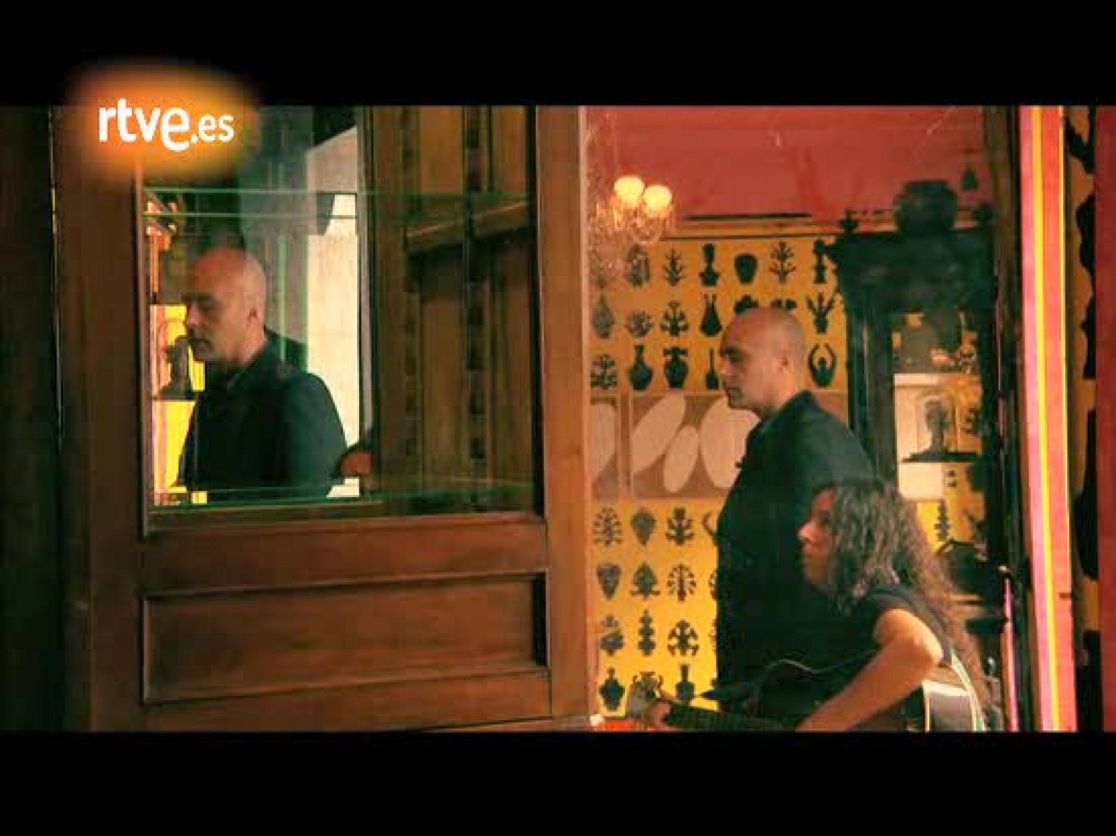 Fuera de Lugar: Javier Corcobado 'A Nadie'. - Fuera de lugar - Acústicos | Ver