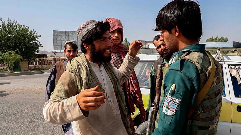 Los traductores afganos que trabajaron para militares españoles, con miedo a las represalias de los talibanes