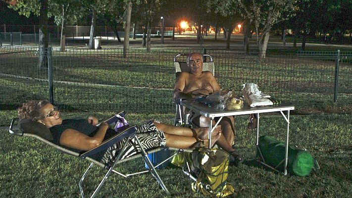 Telediario 1 - Las noches tropicales hacen imposible dormir durante la ola de calor