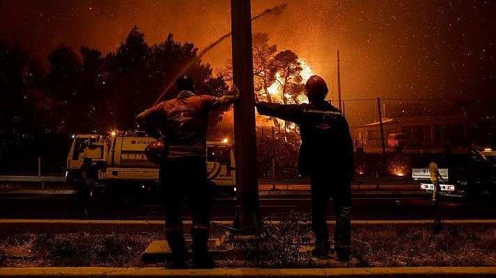 Telediario 1 - Las llamas arrasan el Mediterráneo con temperaturas cerca de los 50 grados