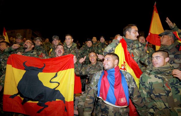  - Los soldados se rinden a la 'Roja'