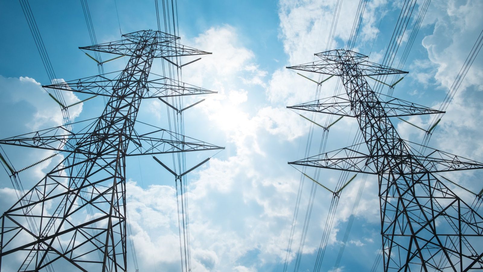 El precio de la luz baja este domingo tras una semana récord