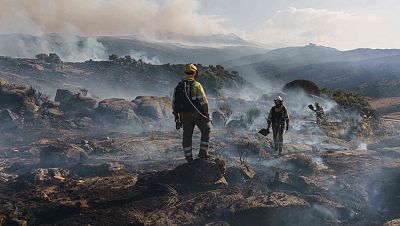 M�s de 500 efectivos de todas las administraciones trabajan contra las llamas