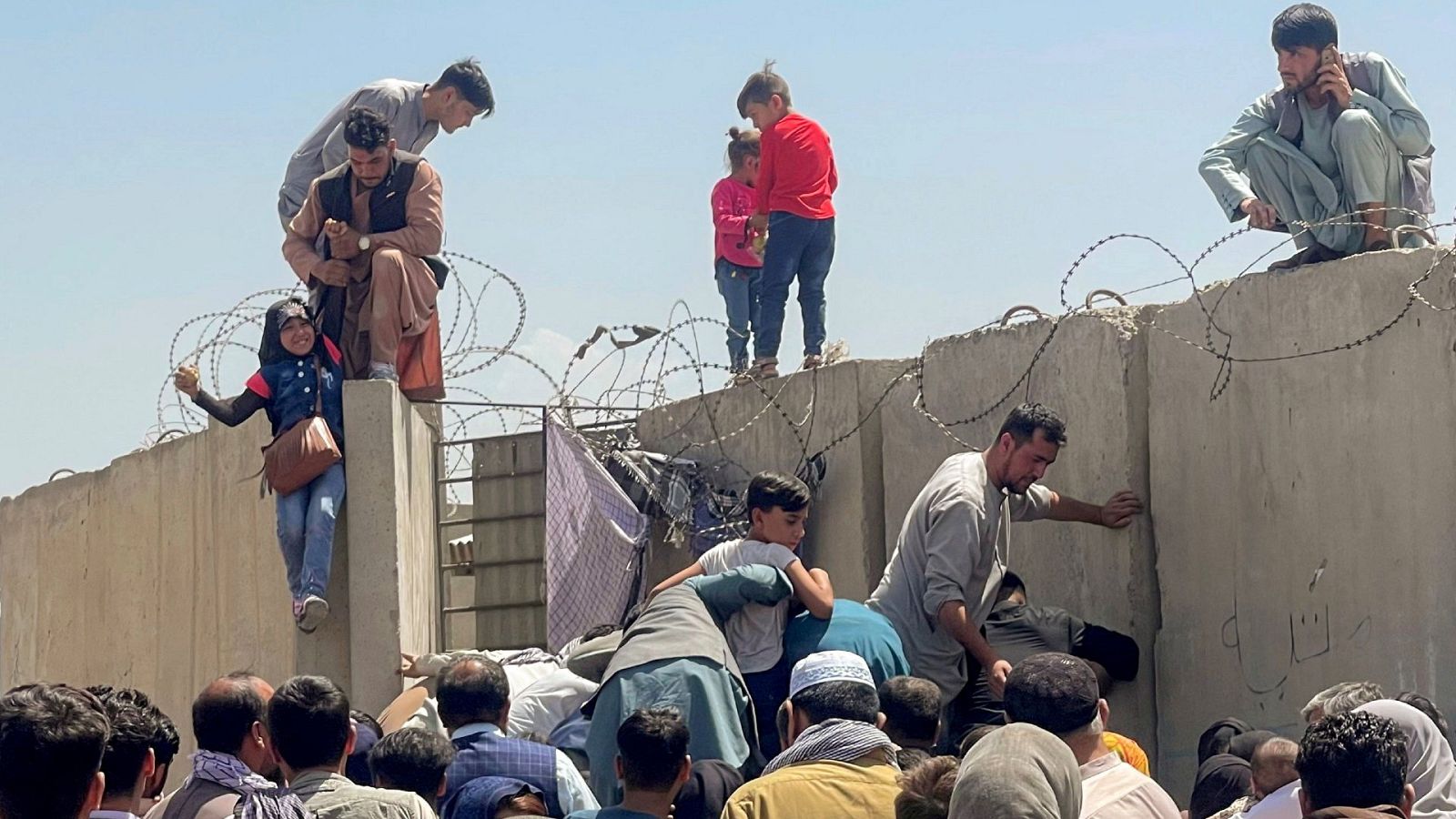 Caos en Afganistán: los talibanes imponen su emirato islámico tras 20 años de conflicto