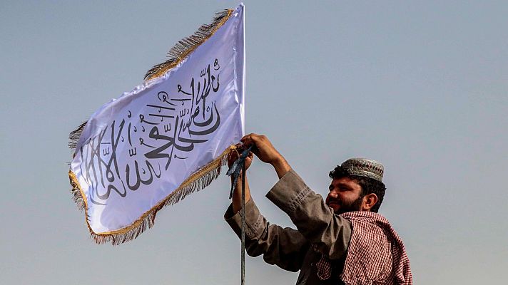 Telediario 2 - Los talibanes prometen una amnistía general y afirman que las mujeres podrán trabajar