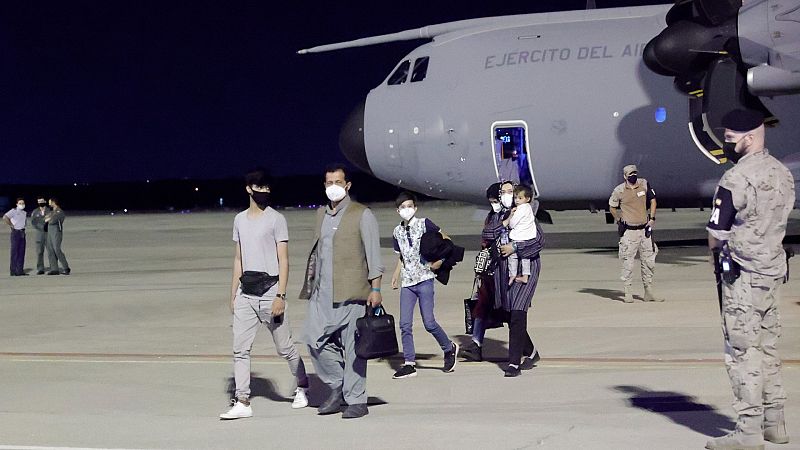 Aterriza en Madrid el avión con los primeros repatriados españoles y colaboradores afganos