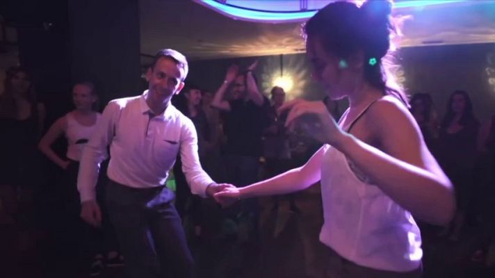 Telediario 1 - La pandemia de coronavirus complica la supervivencia de las escuelas de swing