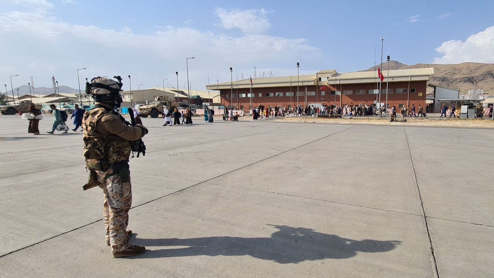 Jemad, sobre la evacuación de los afganos: "Ellos por su cuenta y riesgo tienen que llegar hasta la puerta que se les diga"