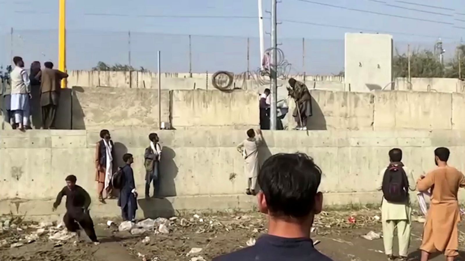 El drama de la evacuación, 18 horas para entrar en el aeropuerto de Kabul sin éxito