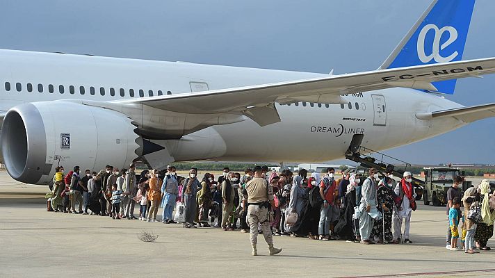 Telediario 2 - Llega a Madrid un nuevo avión con 260 afganos mientras en Kabul el caos sigue dificultando esas tareas
