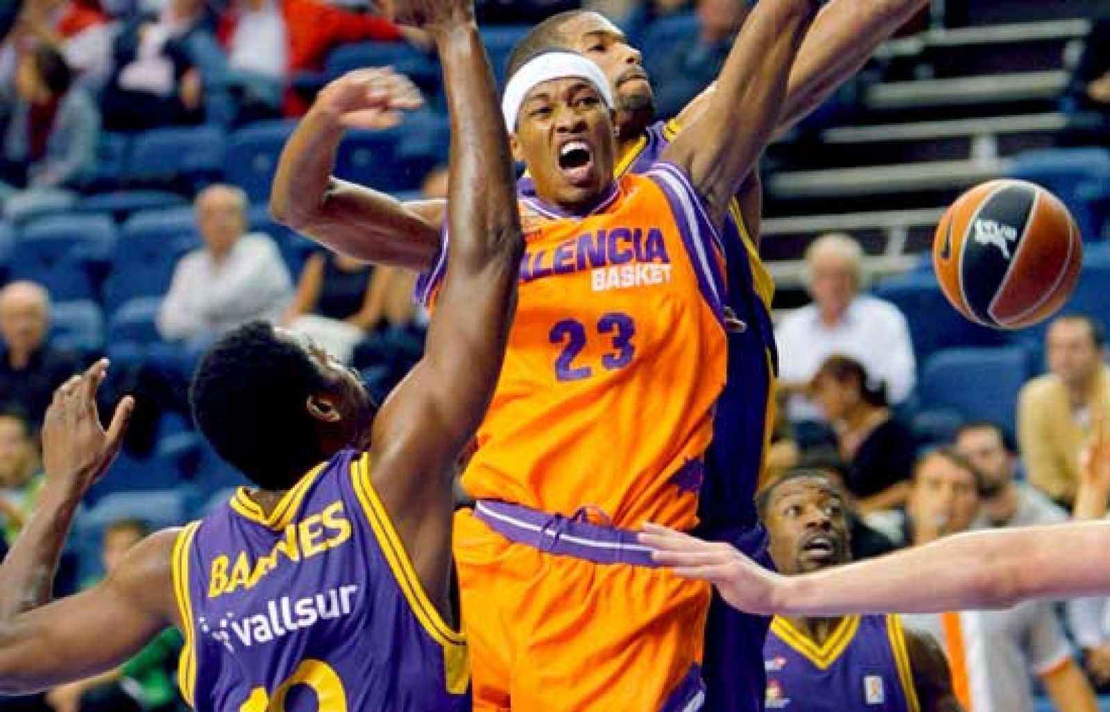 El Valencia Basket se deshizo sin demasiados problemas del Blancos de Rueda Valladolid con una gran actuación de Nando de Colo.