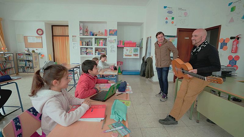 Ruralitas - Programa 9: Alcaldesa (Gotarrendura) y maestro (Valle del Genal) - ver ahora