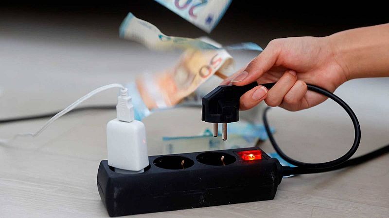 La luz continúa en máximos y agosto se aproxima a cerrar como el mes más caro de la historia