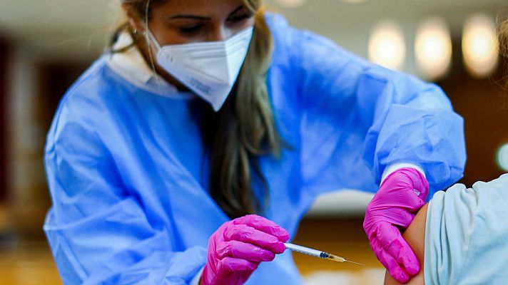 Telediario Fin de Semana - La obligatoriedad de la vacuna contra la COVID-19 a debate