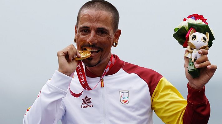 Ciclismo en ruta Paralímpicos Paris 2024 - Sergio Garrote recibe su medalla de oro en la crono H2