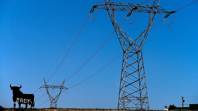 El alcalde de un pueblo madrileño dejará de pagar la luz | Ver