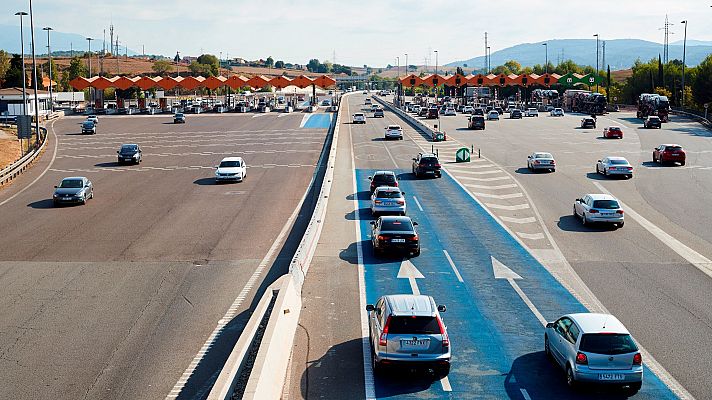 Telediario 1 - España cuenta con 50 nuevos kilómetros libres de peajes