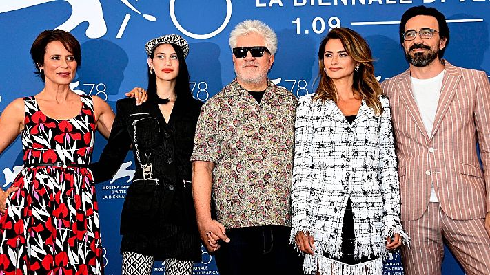 Telediario 1 - Pedro Almodóvar presenta 'Madres paralelas' en la Mostra de Venecia