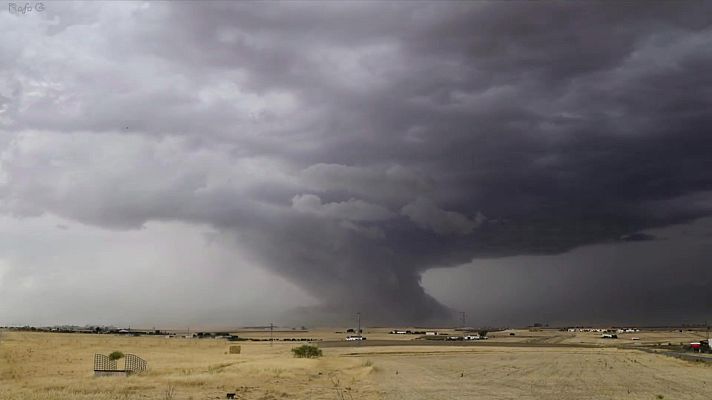 El tiempo - Chubascos y tormentas que pueden ser localmente fuertes y acompañadas de granizo en la mitad nordeste peninsular y nordeste de Baleares