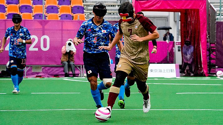España Directo - Mary Ruiz se pone el antifaz y juega a fútbol paralímpico
