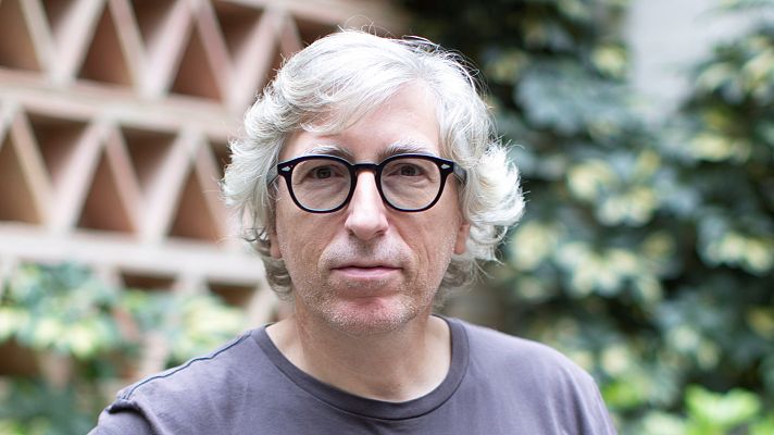 Telediario 1 - David Trueba satiriza las campañas políticas