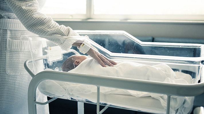 Telediario 1 - Dos bebés fueron intercambiadas en un hospital de La Rioja