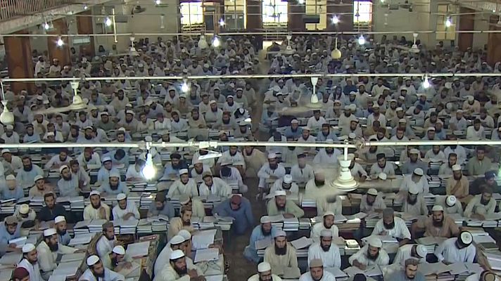 Telediario 1 - Visitamos la madrasa de Pakistán donde se formó el Mulá Omar
