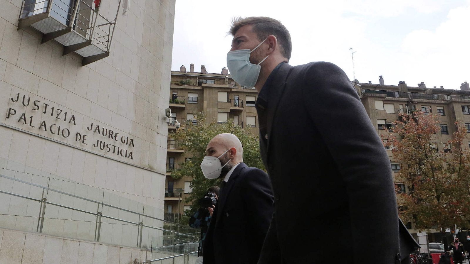 El Shalke 04 da marcha atrás en el fichaje de Sergi Enrich tras las protestas de su afición -- Ver ahora