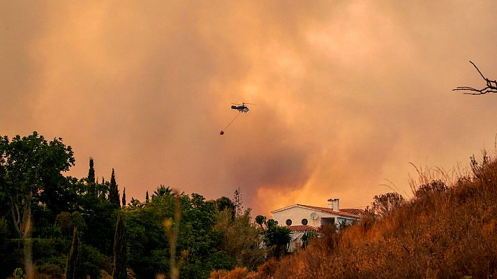 Telediario 1 - Aumenta el nivel de alerta del incendio de Málaga, el peor en lo que va de año en Andalucía