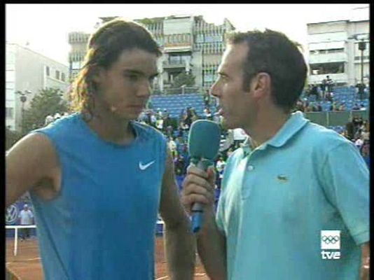  - Àlex Corretja entrevista a Nadal tras su victoria ante Chela