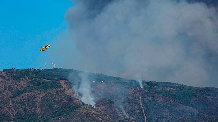 Telediario Fin de Semana - 41 medios aéreos y medio millar de efectivos por tierra combaten el incendio de Sierra Bermeja