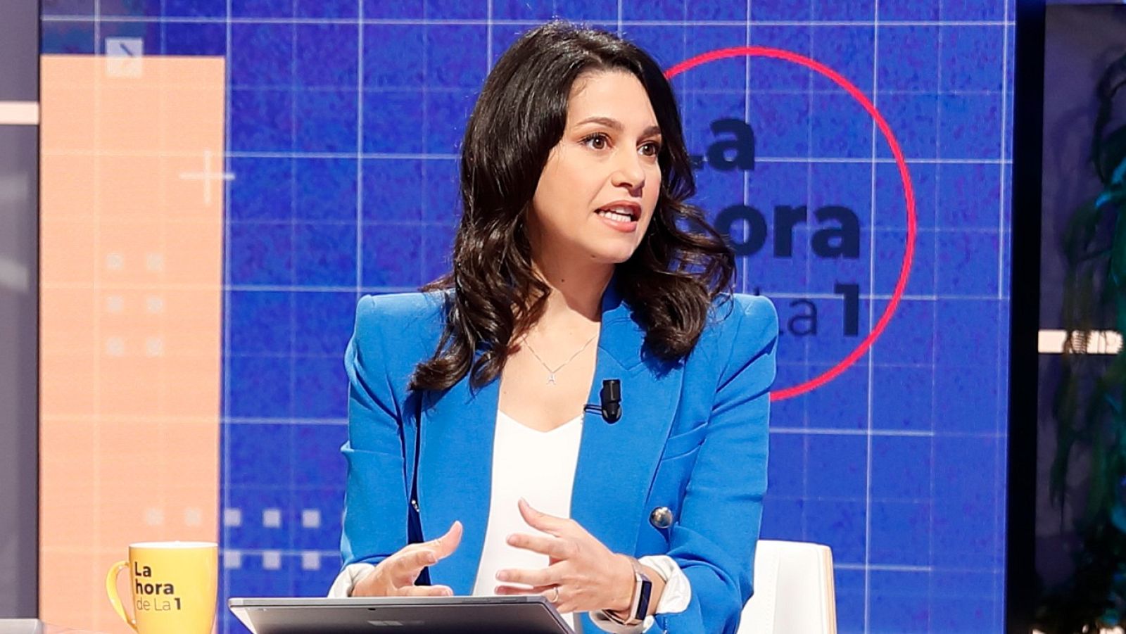 Arrimadas lamenta que los "constitucionalistas" no estén en la mesa: "Va como pago por el apoyo de los separatistas a Sánchez"