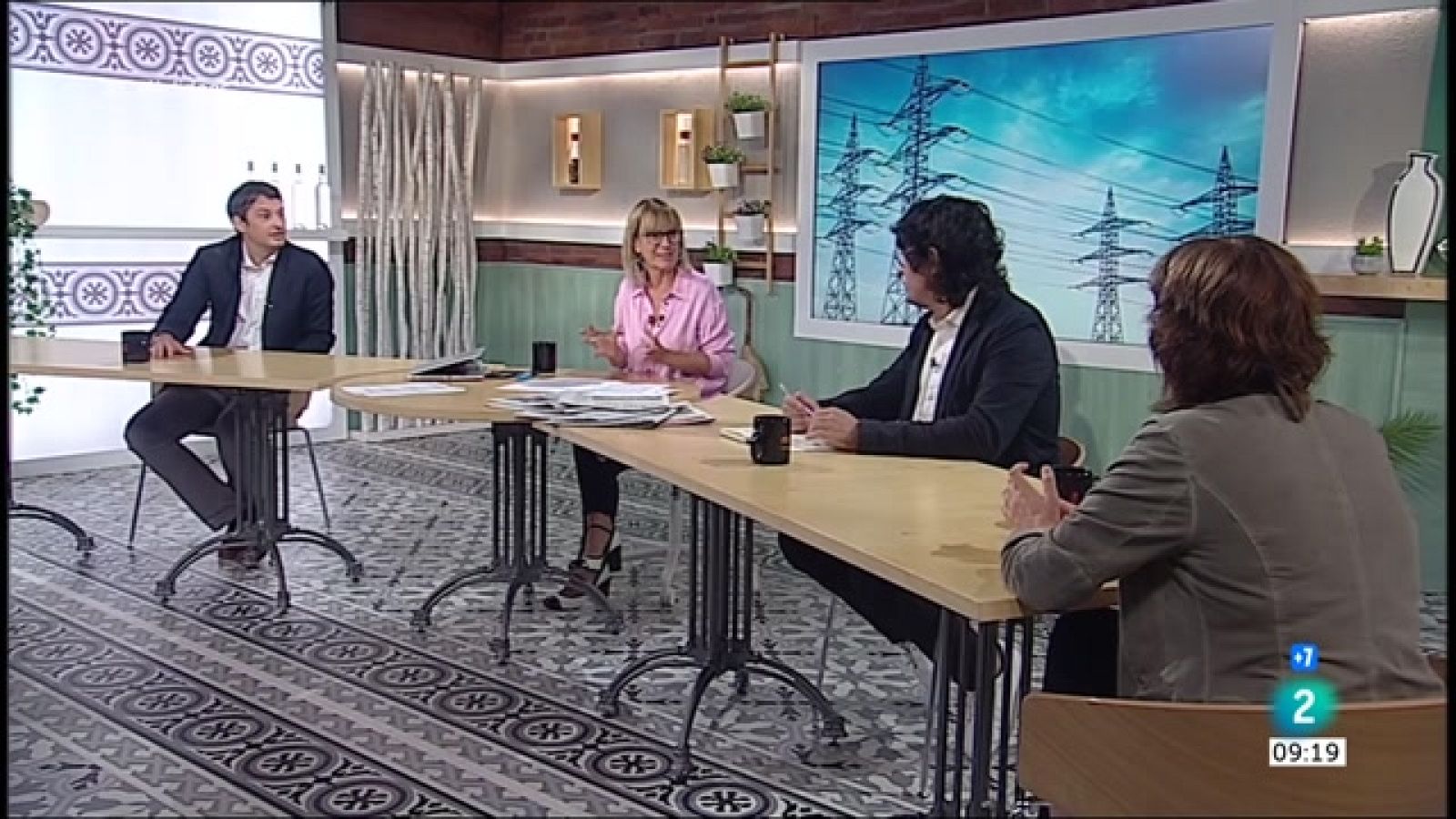 Alejandro Fernández, Sánchez a la taula i pujada de preus