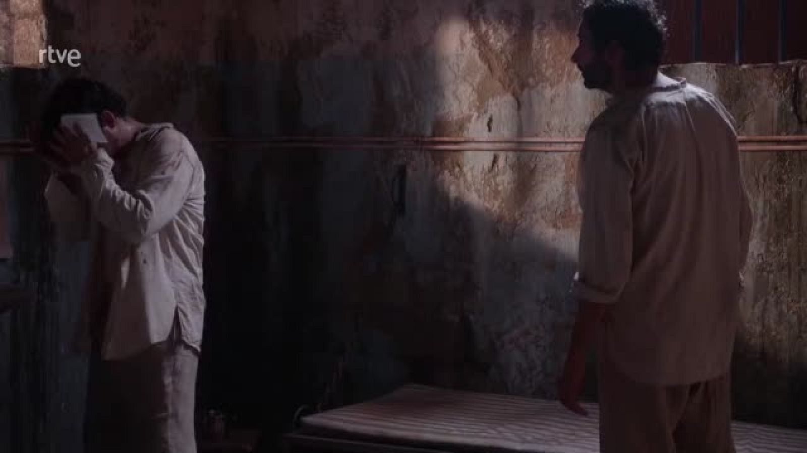 Dos Vidas: Intentan asesinar a Víctor en la cárcel - Dos vidas | Ver