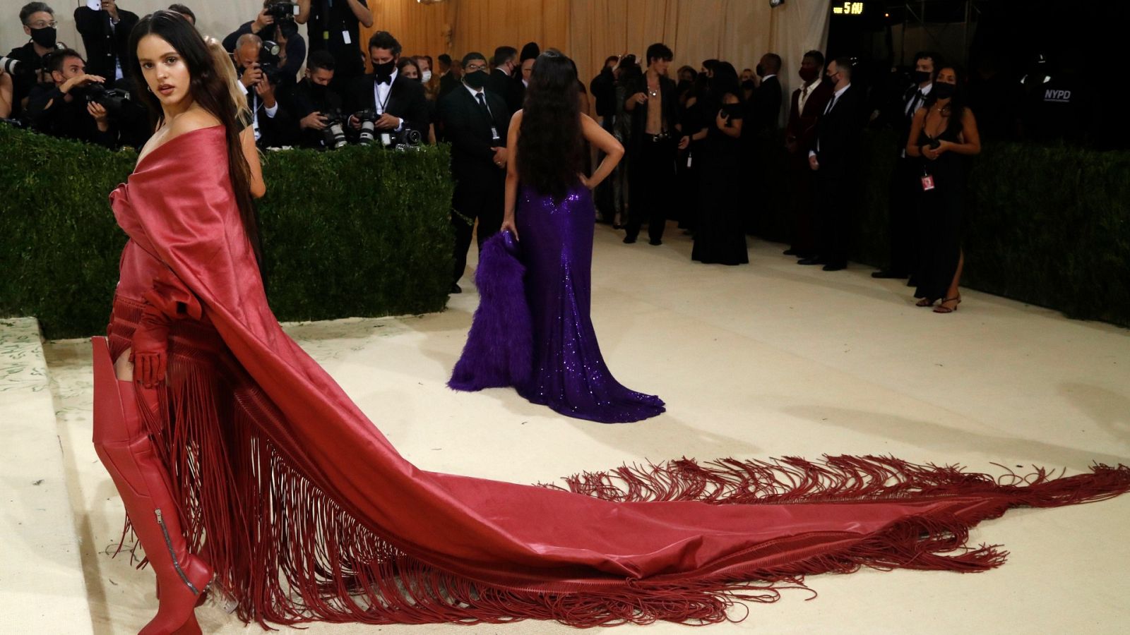 Los vestidos de Billie Eilish y Rosalía entre los más comentados de la gala MET | Ver