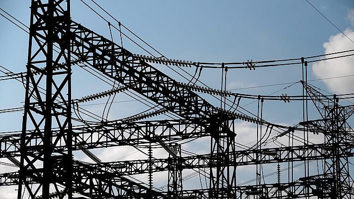 Telediario 2 - El Gobierno aprueba su plan de choque para bajar la factura de la luz tras semanas con precios récord