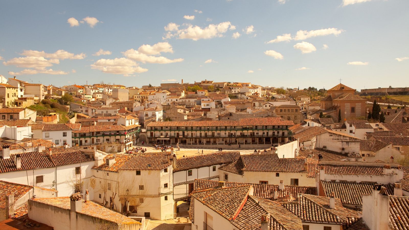José Sacristán nos desvela por qué Chinchón es ideal para rodar | Ver
