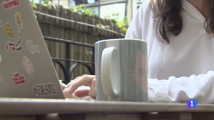 L'Informatiu - Les persones que teletreballen veuen debilitades les seves relacions interpersonals