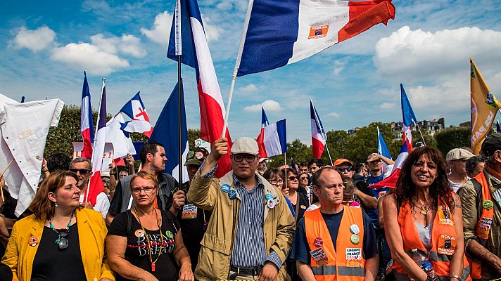 Telediario 2 - Francia obliga a los trabajadores sanitarios a vacunarse contra la COVID-19