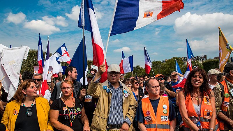 Francia obliga a los trabajadores sanitarios a vacunarse contra la COVID-19