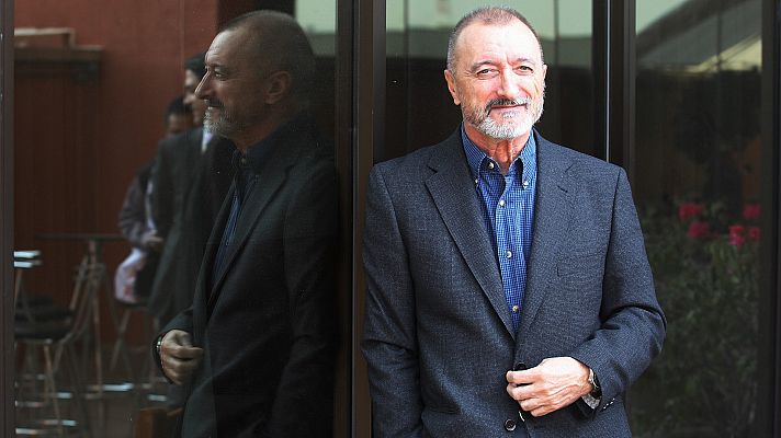 Telediario 1 - La literatura, según Pérez Reverte: "Es un analgésico, no quita el dolor pero ayuda a sopórtalo"