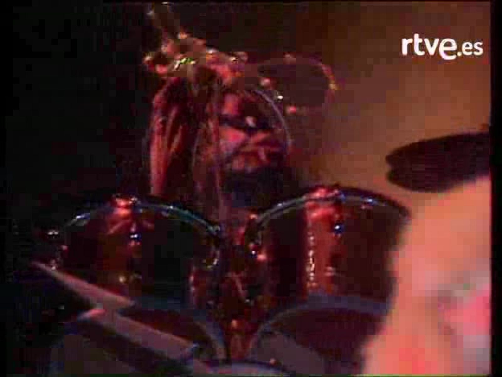 Bola de cristal - Acordes en espiral: Los Electroduendes 'No se ría' | Ver