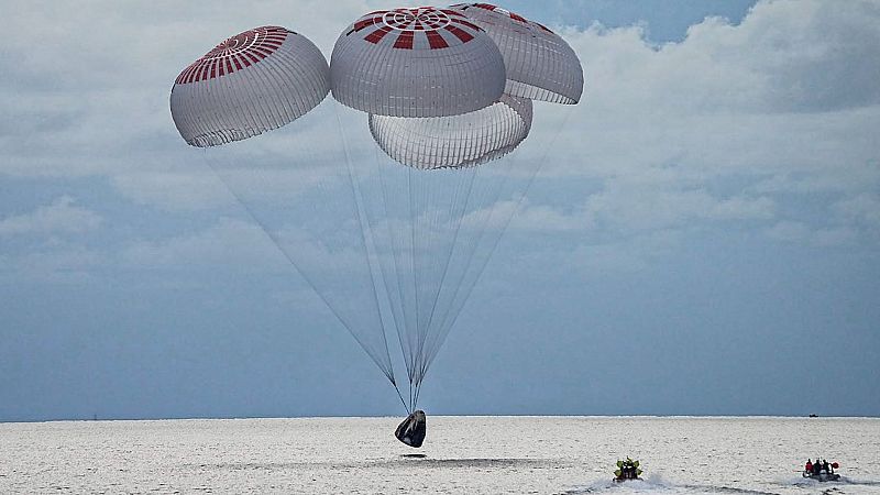 La misión Inspiration4 regresa a la Tierra, la primera completamente civil que alcanza el espacio