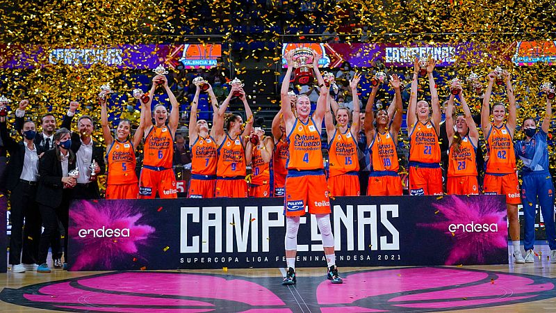 Valencia Basket levanta la Supercopa femenina, su primer título nacional