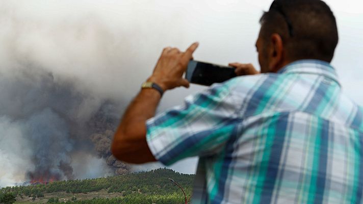 Telediario Fin de Semana - Evacúan a los vecinos por la erupción del volcán en La Palma
