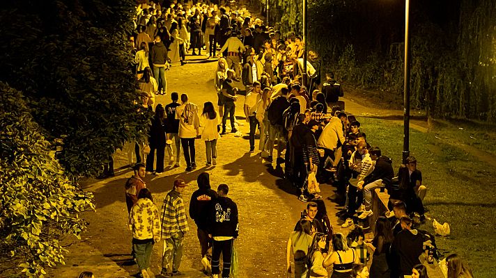 Telediario 1 - Los expertos avisan: "Es difícil combatir el botellón sin combatir las condiciones de vida de los jóvenes"