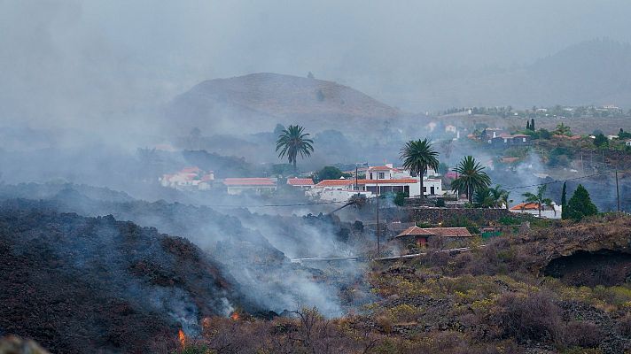 Telediario 1 - La lava del volcán de La Palma avanza a 200 metros por hora hacia el mar